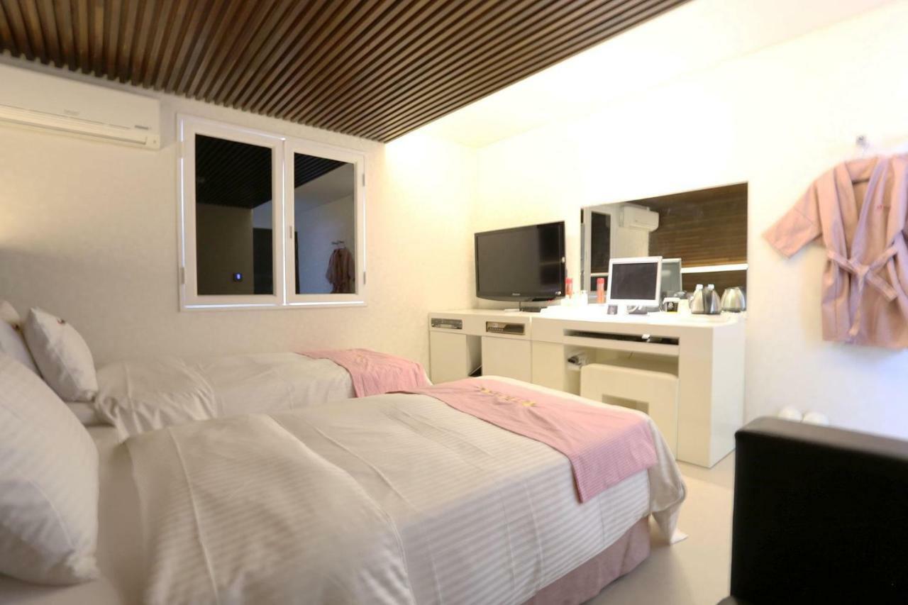 คิว โฮเต็ล Hotel พาจู ภายนอก รูปภาพ